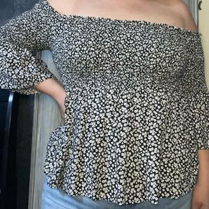 Forever 21 off the shoulder blouse size L